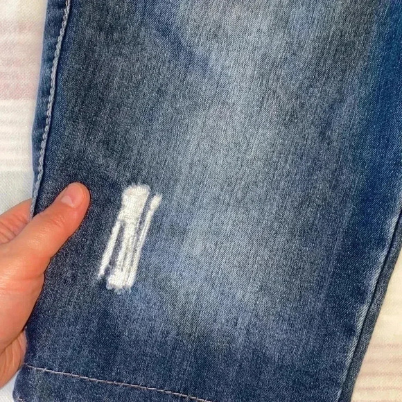 ✌️Vintage Style Fancy white Rips & Stains ladies cotton denim shorts 🩳👌 - Picture 3 of 10